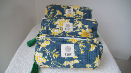 Toilettas blauw met gele bloem