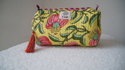 Toilettas geel met bloemen