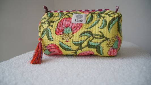 Toilettas geel met bloemen