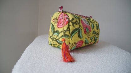 Toilettas geel met bloemen