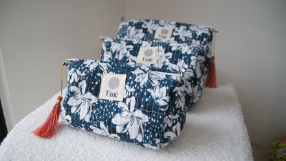 Toilettas donkergroen met bloem