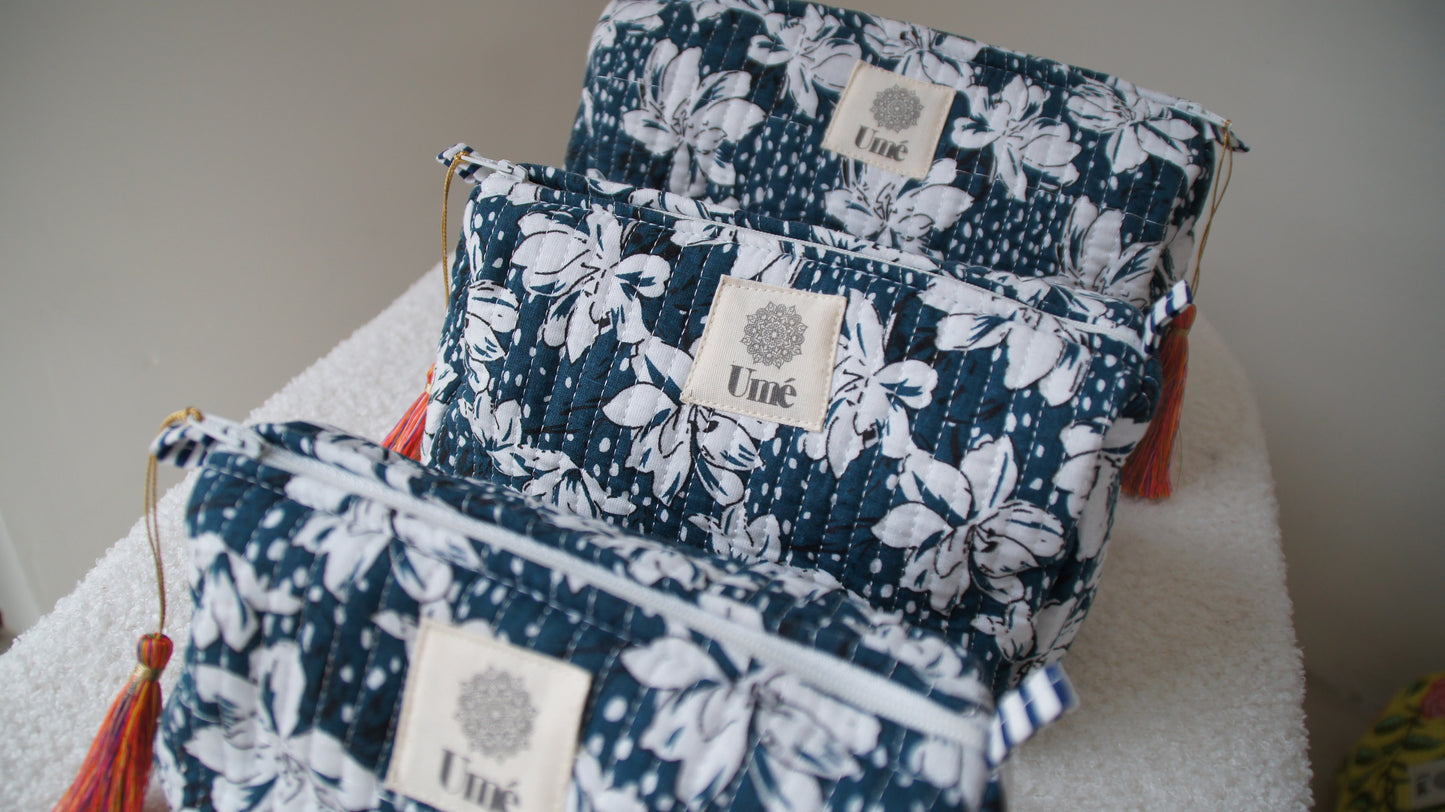 Toilettas donkergroen met bloem