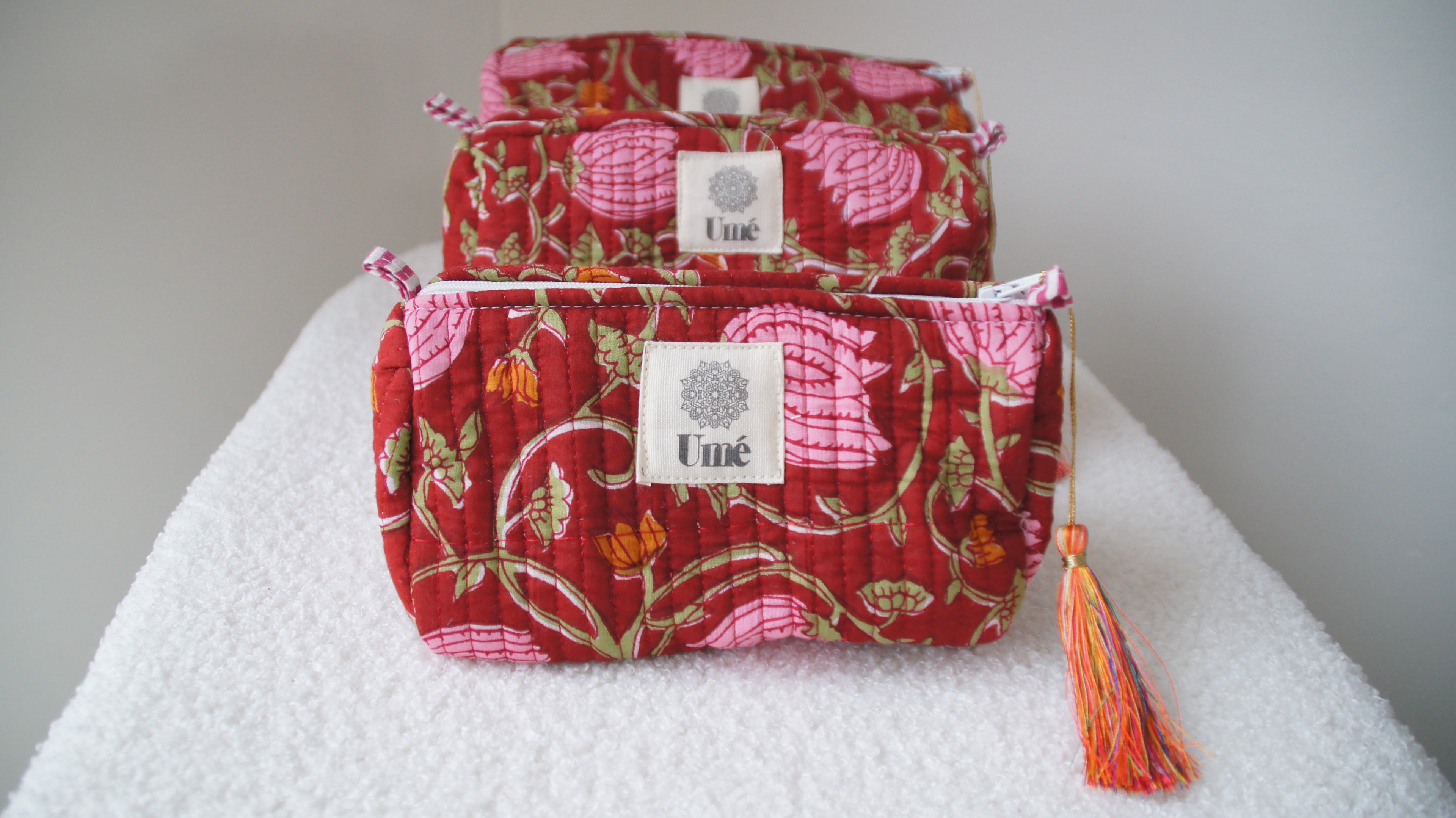 Toilettas bordeaux met bloemen