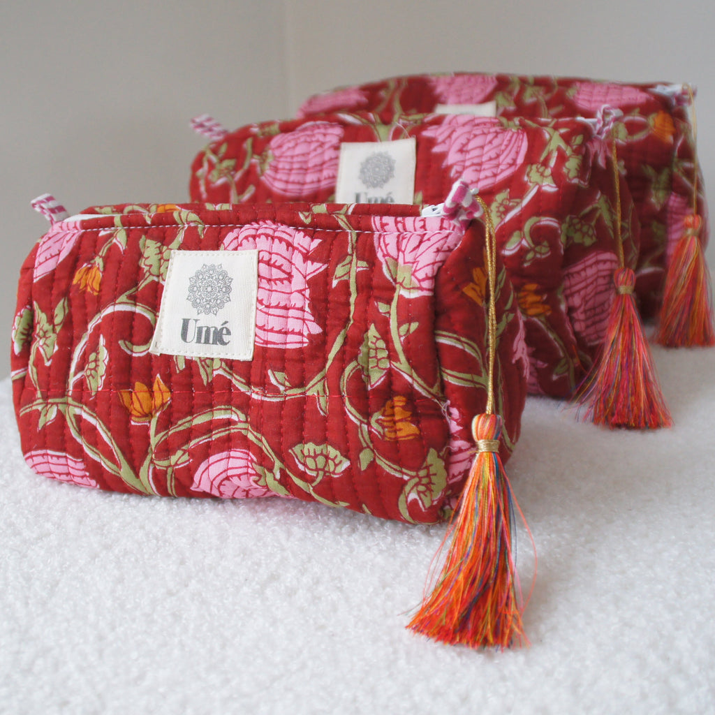 Toilettas bordeaux met bloemen