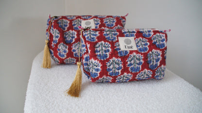 Toilettas bordeaux met bloem