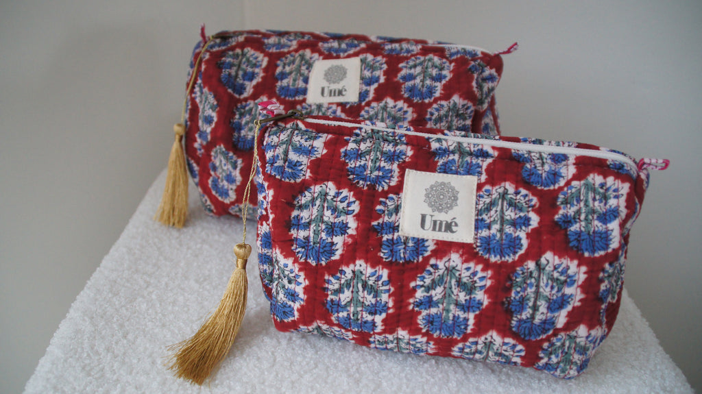 Toilettas bordeaux met bloem