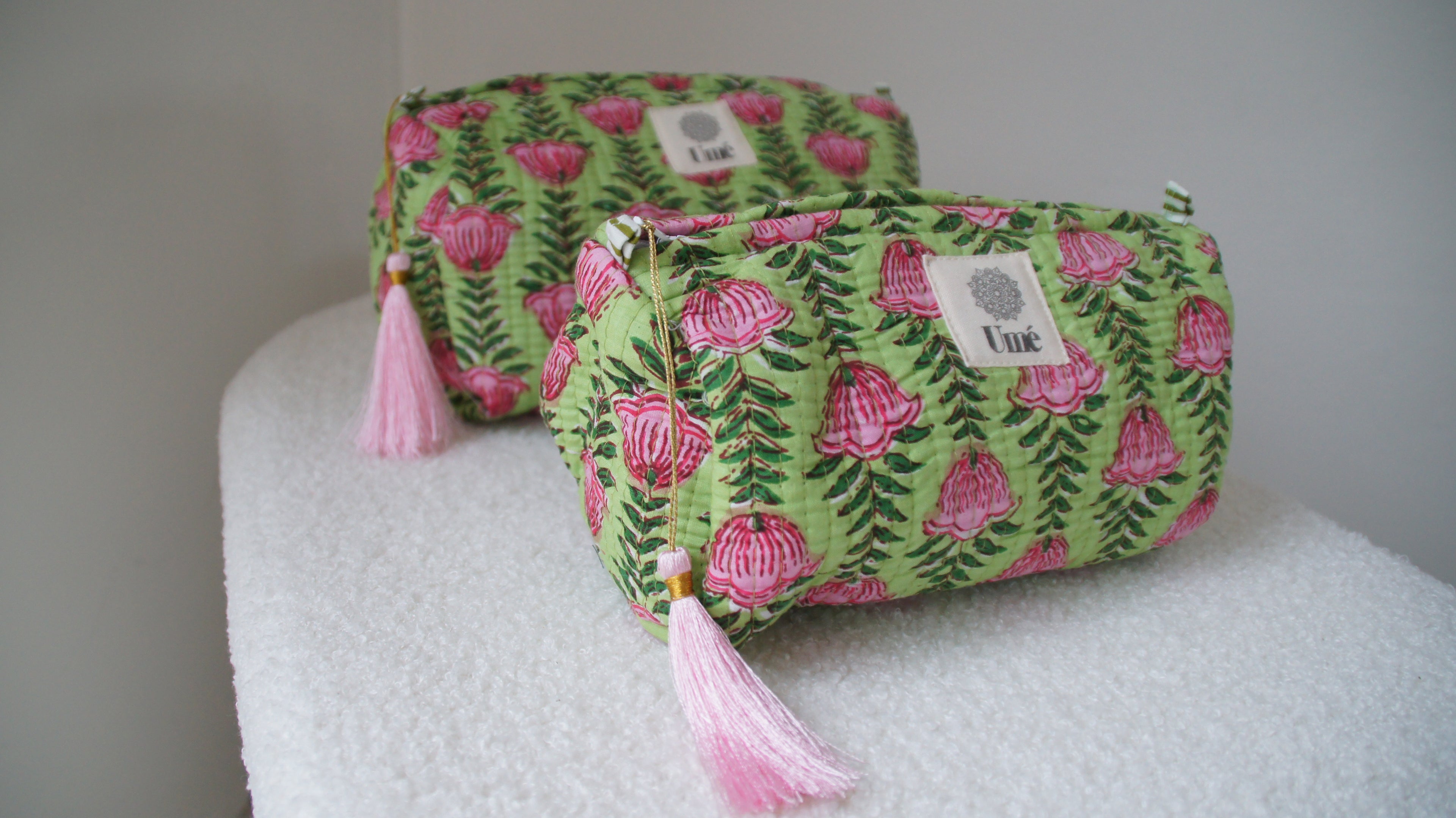 Toilettas groen met roze bloem