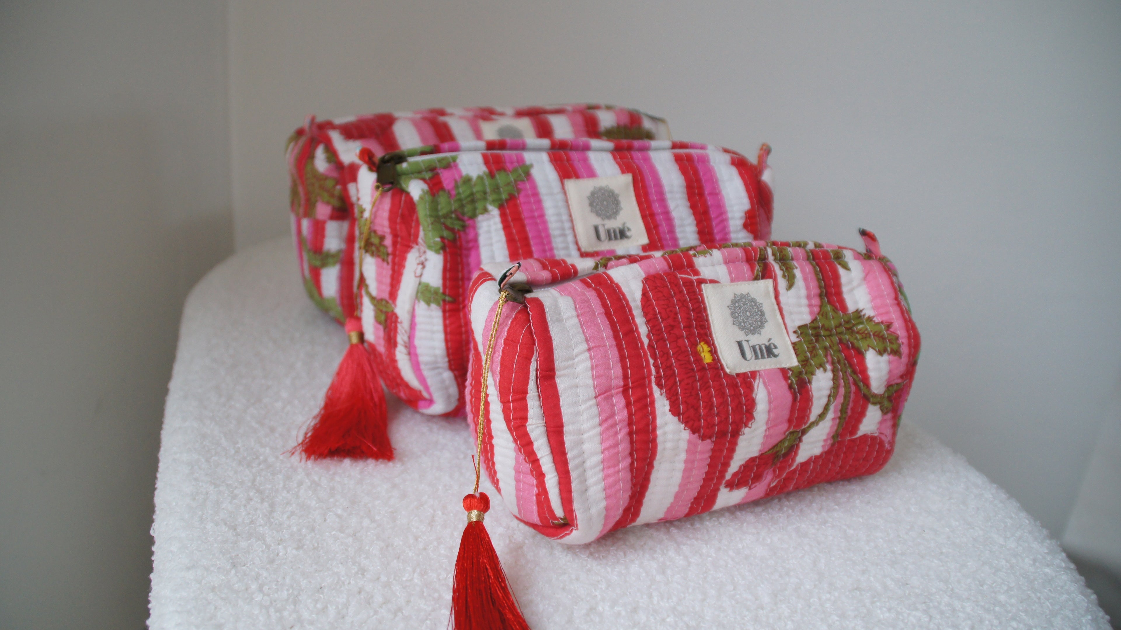 Toilettas rood/roze gestreept met bloem