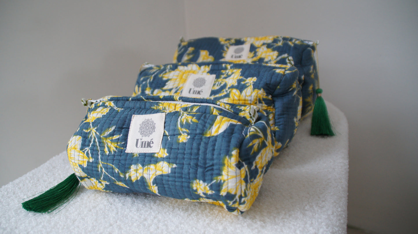 Toilettas blauw met gele bloem