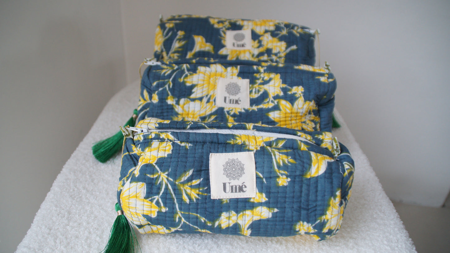 Toilettas blauw met gele bloem