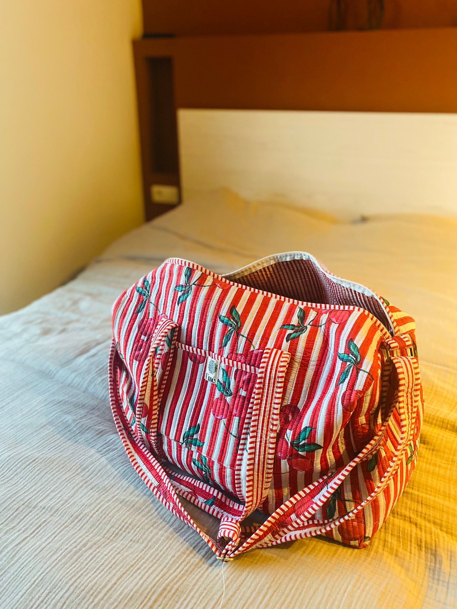 Weekendtas rood met kersen