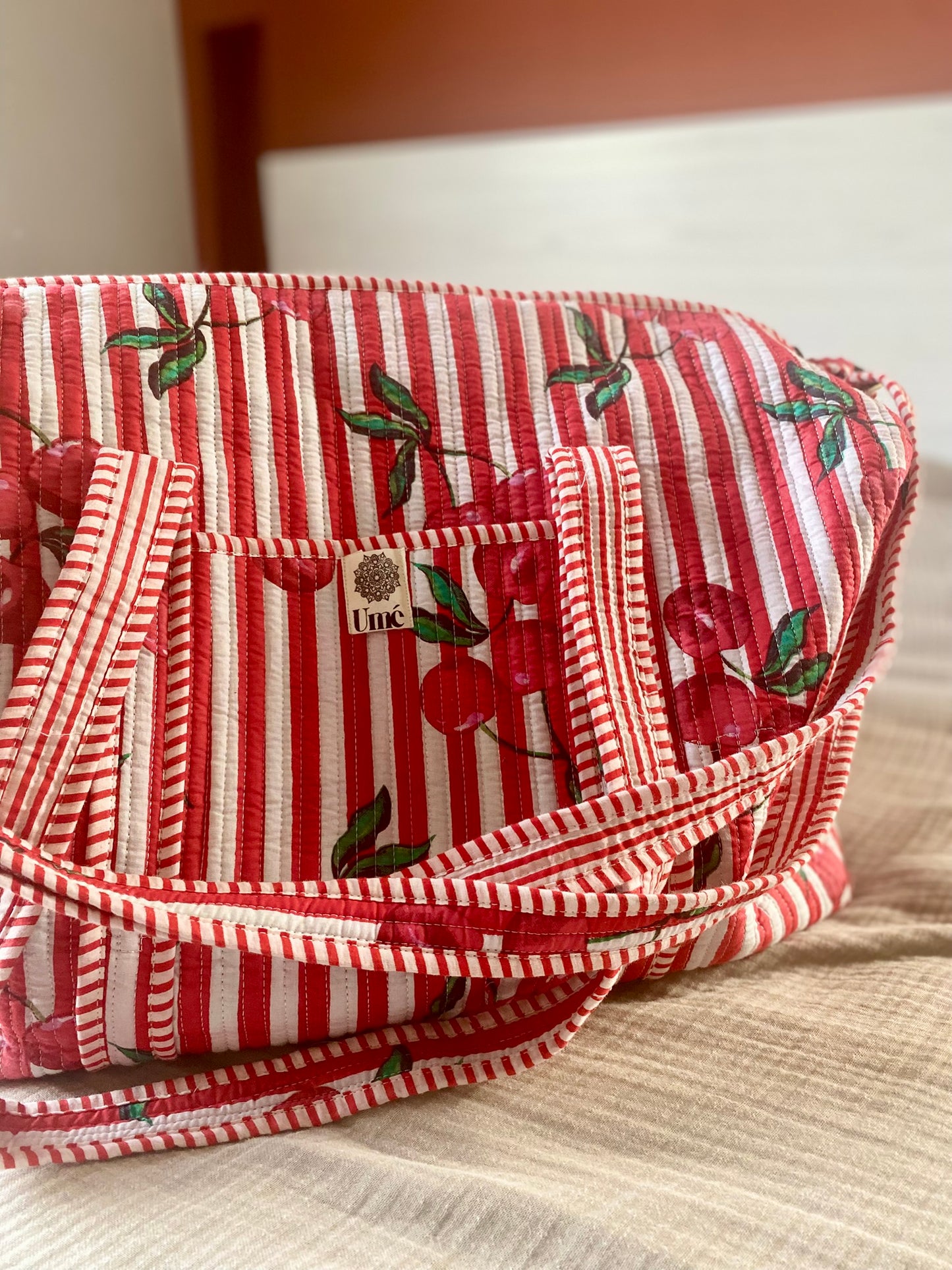 Weekendtas rood met kersen