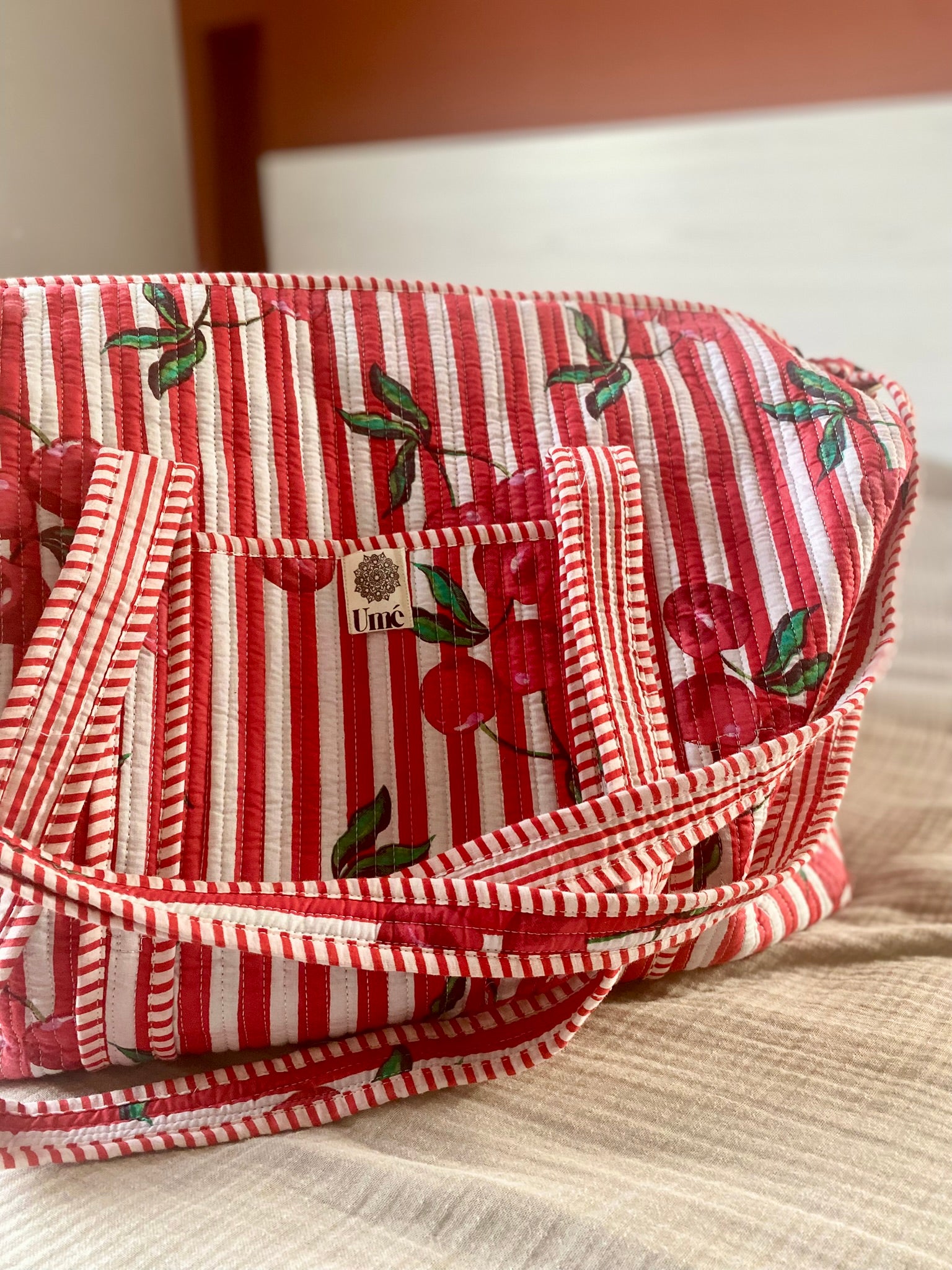 Weekendtas rood met kersen