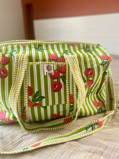 Weekendtas groen met kersen