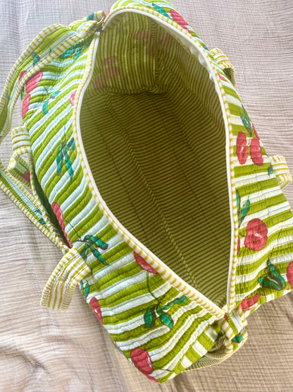 Weekendtas groen met kersen