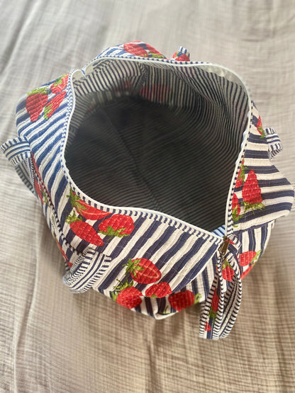 Weekendtas blauw met aardbei