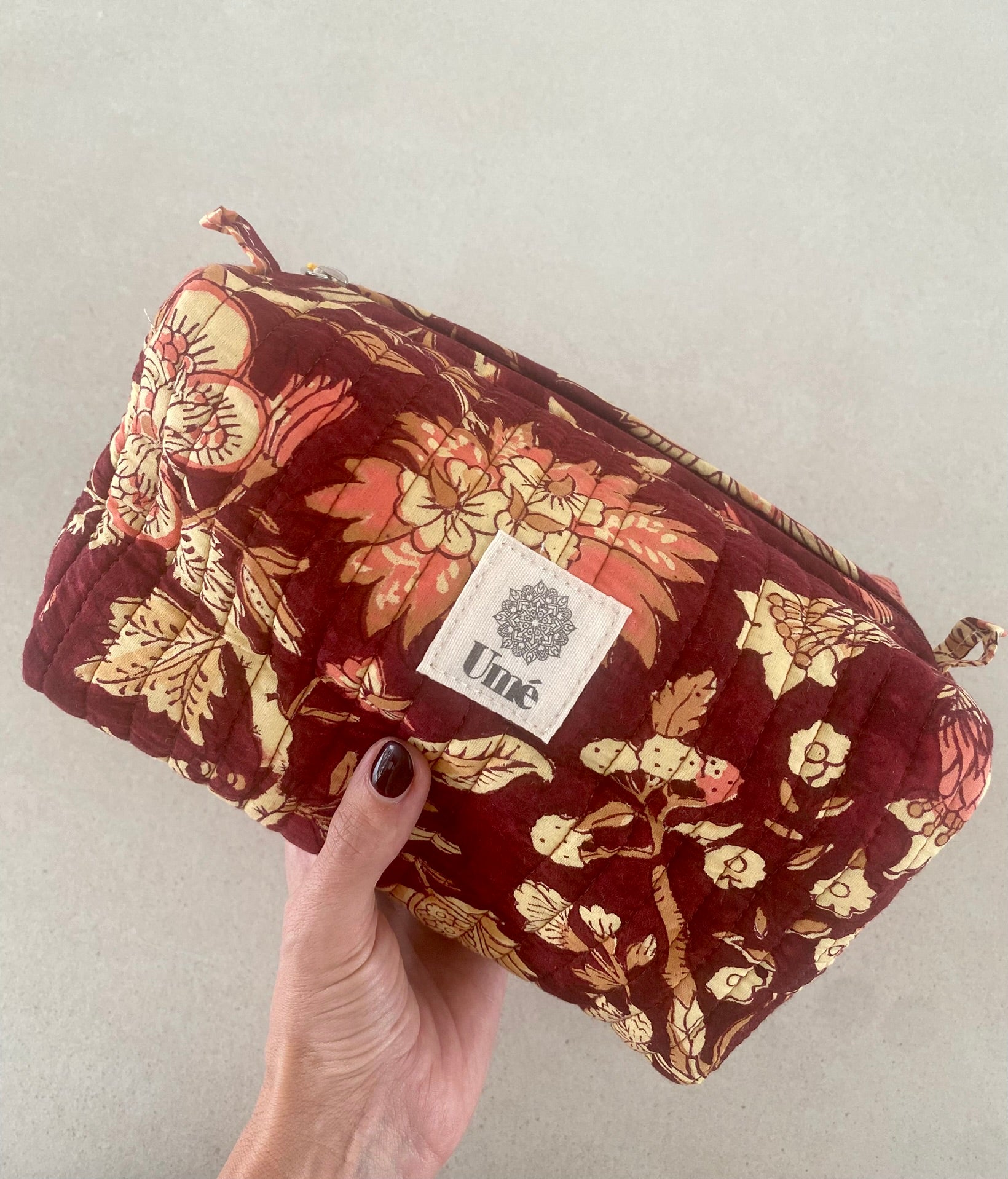 Toilettas Burgundy Bloom