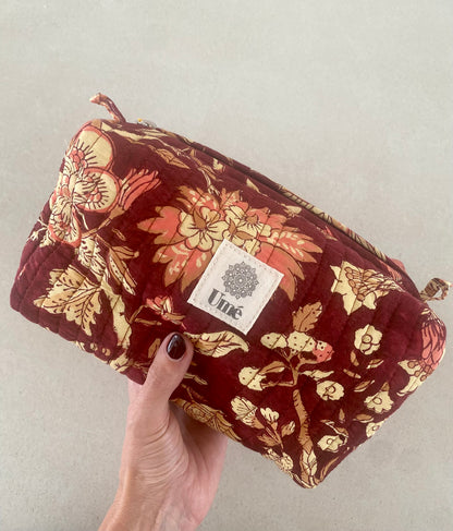 Toilettas Burgundy Bloom