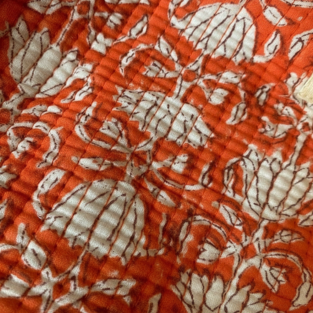 Toilettas oranje met bloem