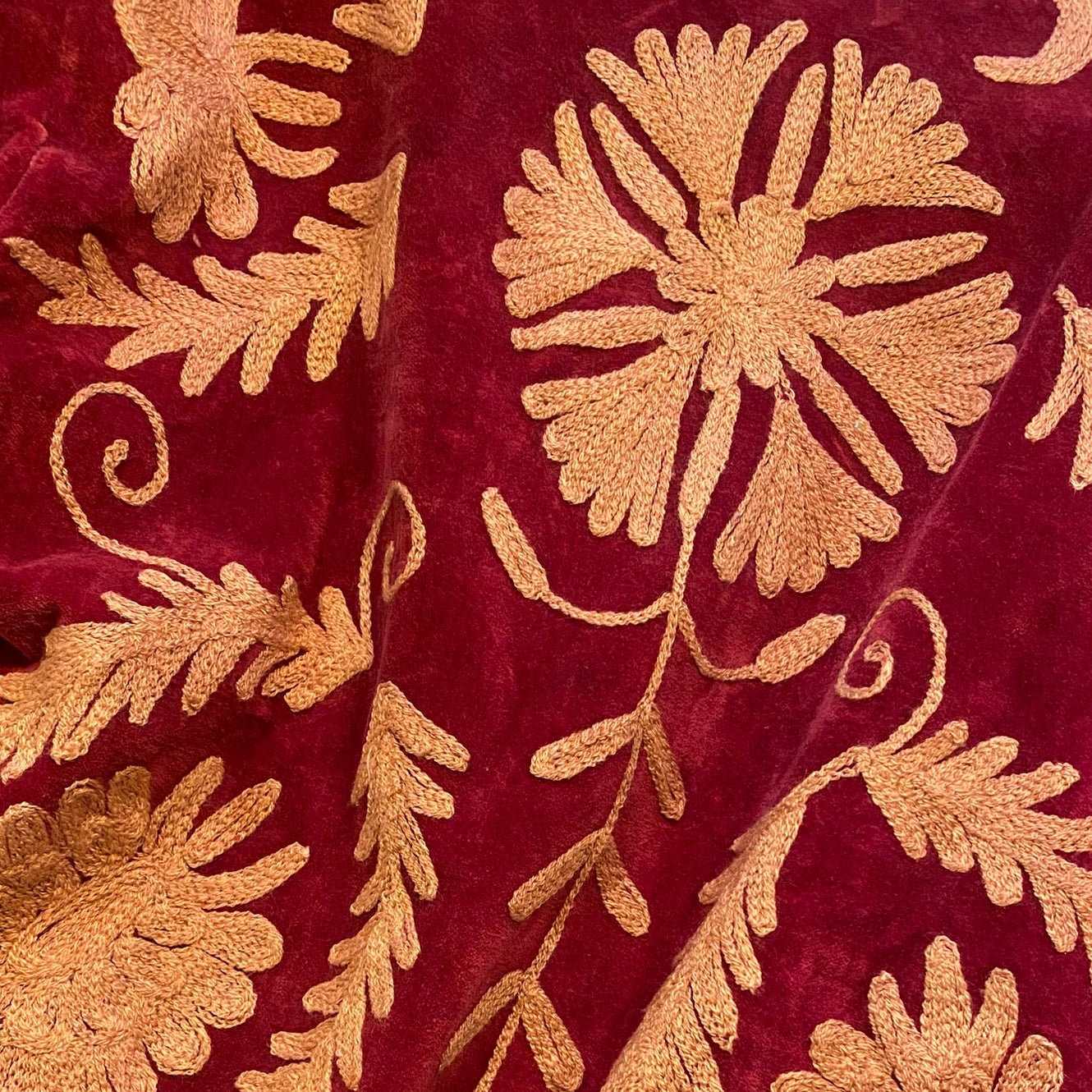 Suzani velvet jasje burgundy