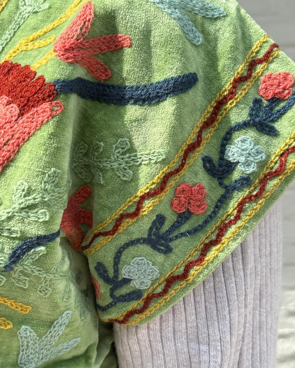 Suzani gilet velvet groen