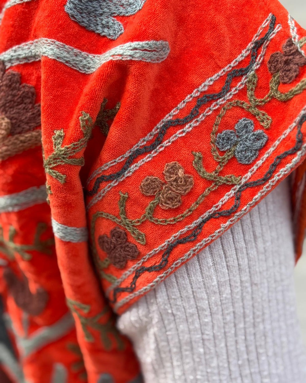 Suzani gilet velvet oranje